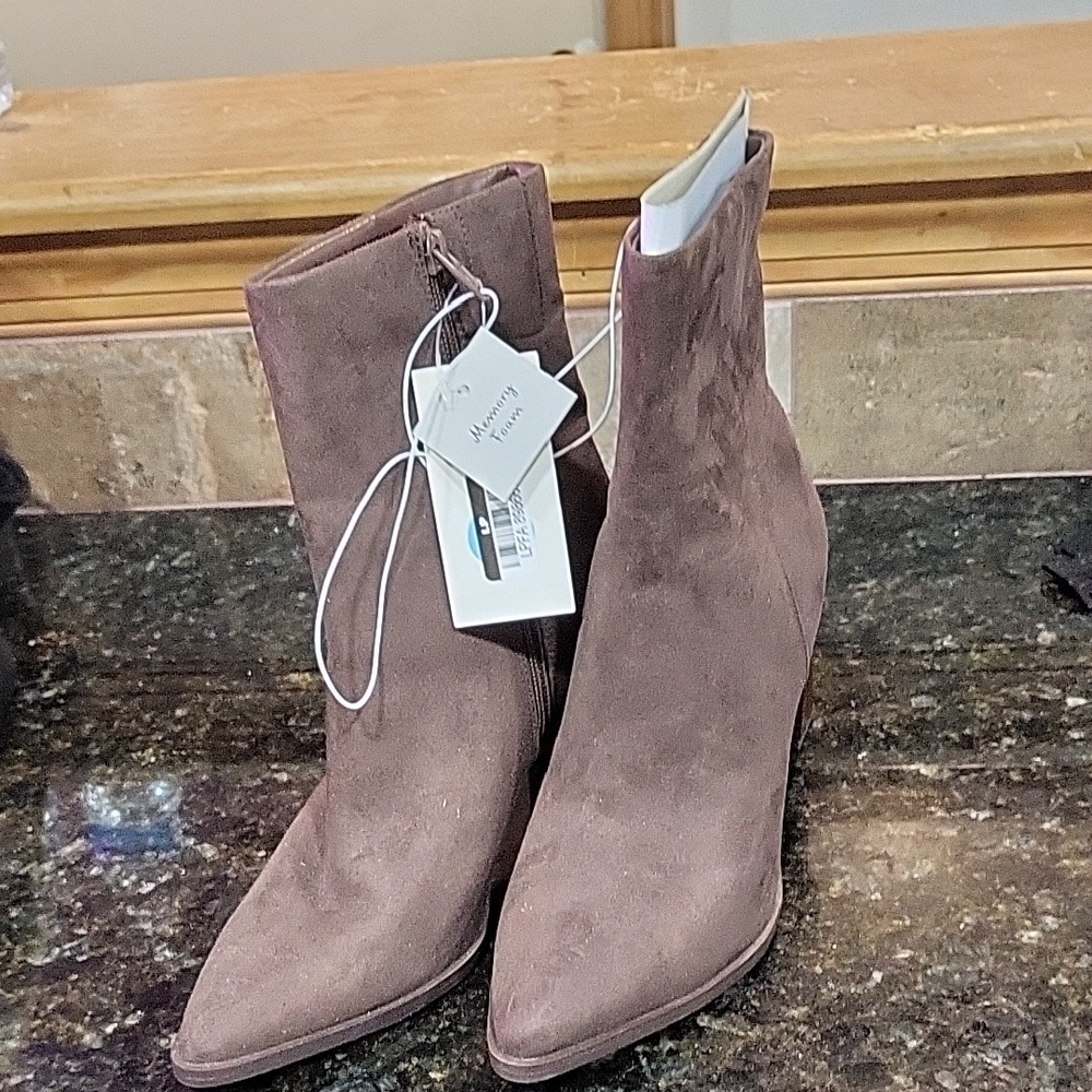 Women's Brown Ankle BootsTarget boots / pointed toe boots / fall fashion Sz 7.5